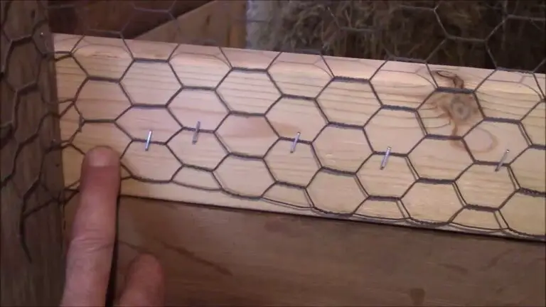 How to Attach Chicken Wire to Wood