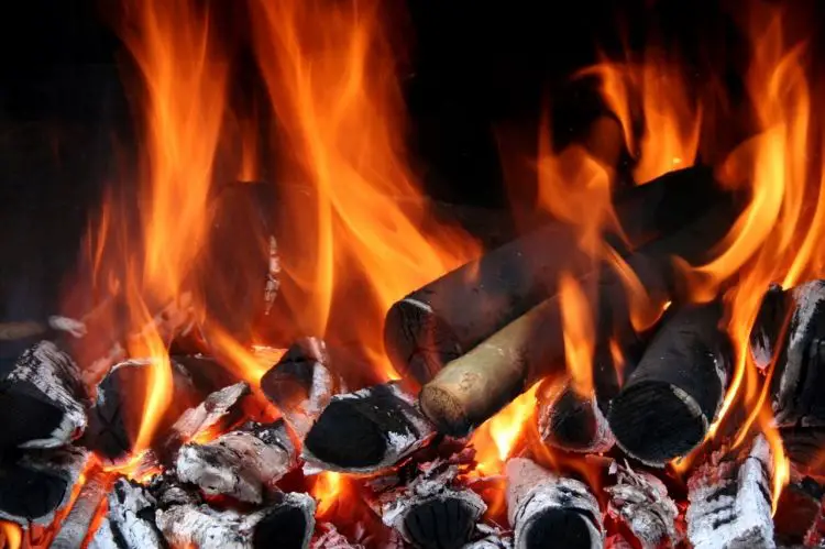 What Temperature Does Wood Burn Fahrenheit