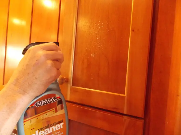 How to Clean Wood Door