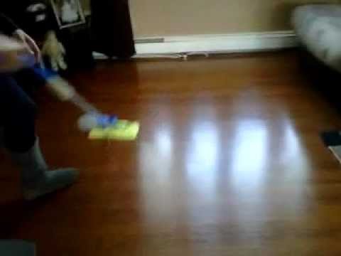 How to Clean Laminate Wood Floors Without Streaking
