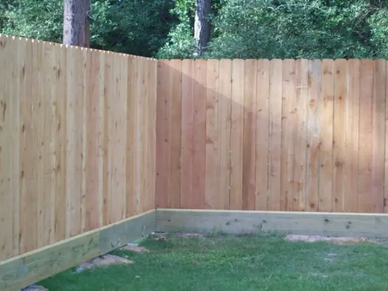 How to Fix Bottom of Wood Fence